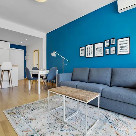 In With Sea Views Apartman